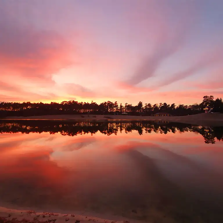 Sonnenuntergang über einem See